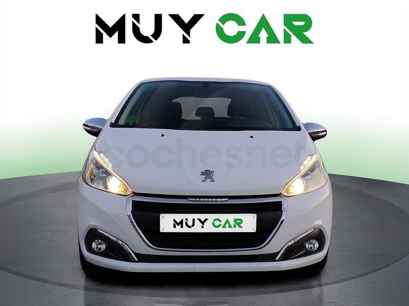 Usado Peugeot 208 Style 82 CV (60 kW) 2018 Blanco Utilitario