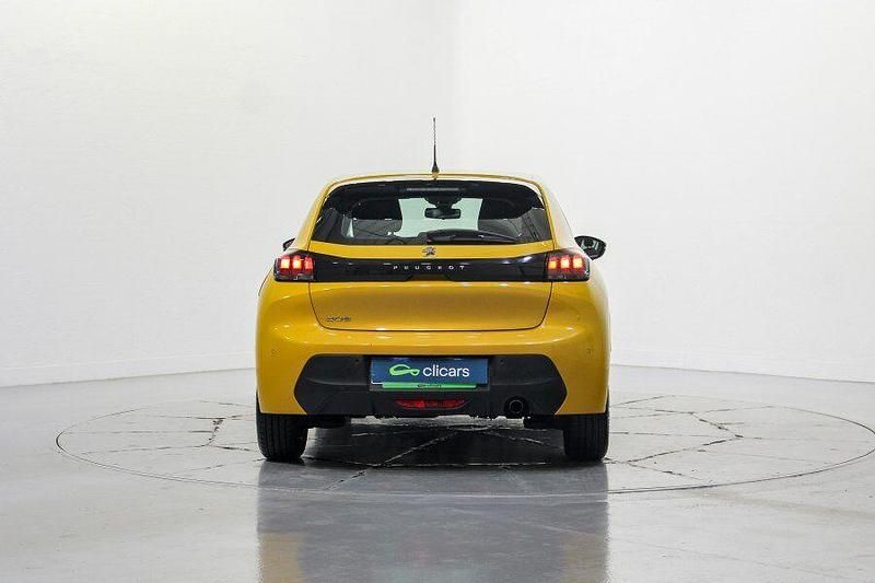 Usado Peugeot 208 Active 100 CV (73 kW) 2021 Amarillo Utilitario
