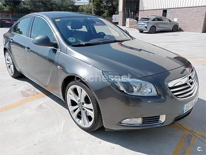 Usado Opel Insignia Cosmo 220 CV (161 kW) 2009 Gris / plata Berlina