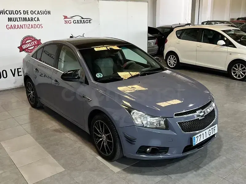 Usado Chevrolet Cruze LT 150 CV (110 kW) 2010 Gris / plata Berlina