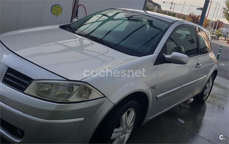 Gris / plata Usado 2006 Renault Mégane II Dynamique Berlina | 2700 € (Precio justo) - Imagen 1/4