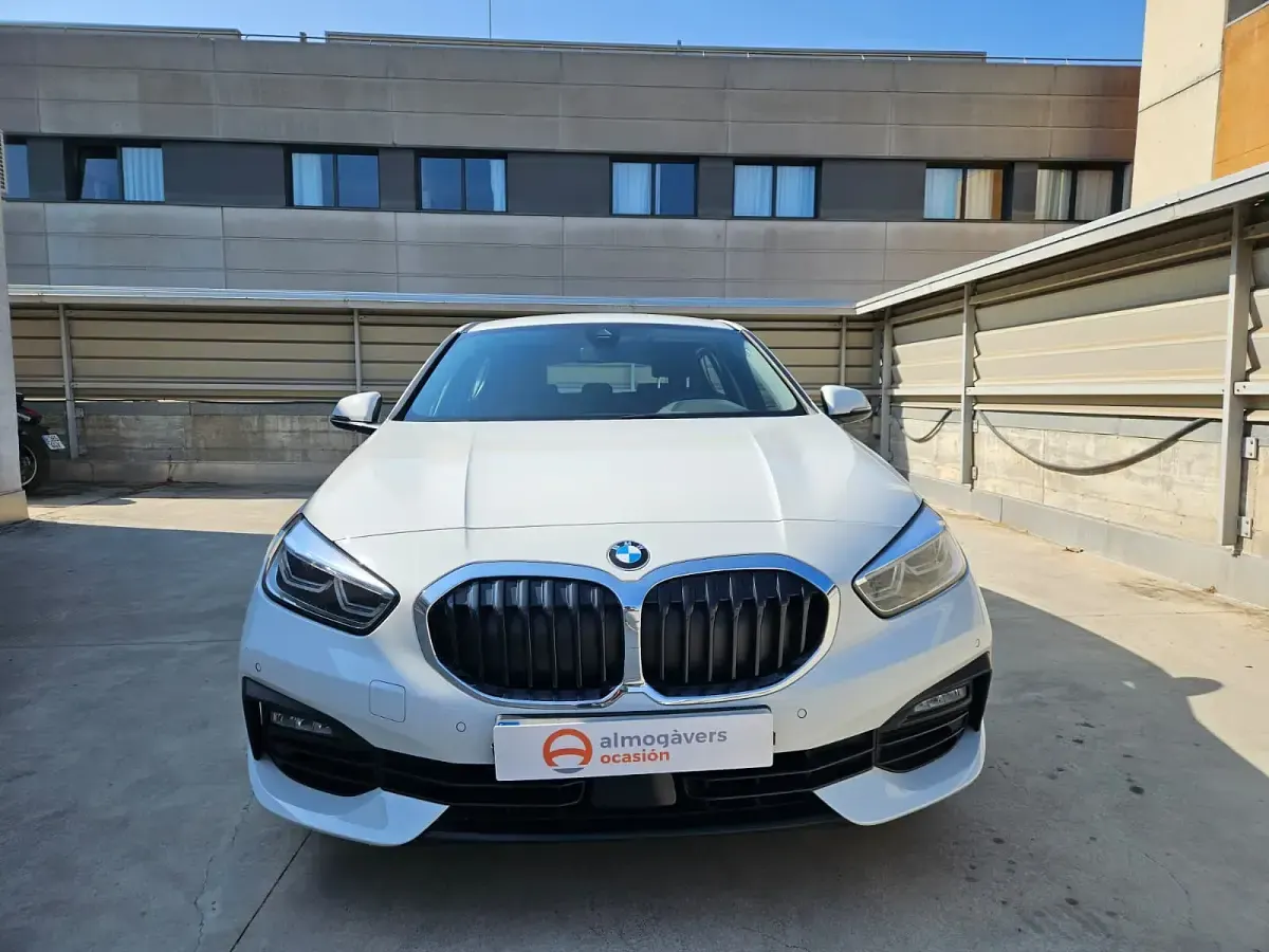 Usado BMW 116 Comfort Edition 116 CV (85 kW) 2023 Pintura solida alpin Utilitario