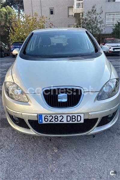 Beige Usado 2004 Seat Altea Reference Berlina | 2700 € (Buen precio) - Imagen 1/4