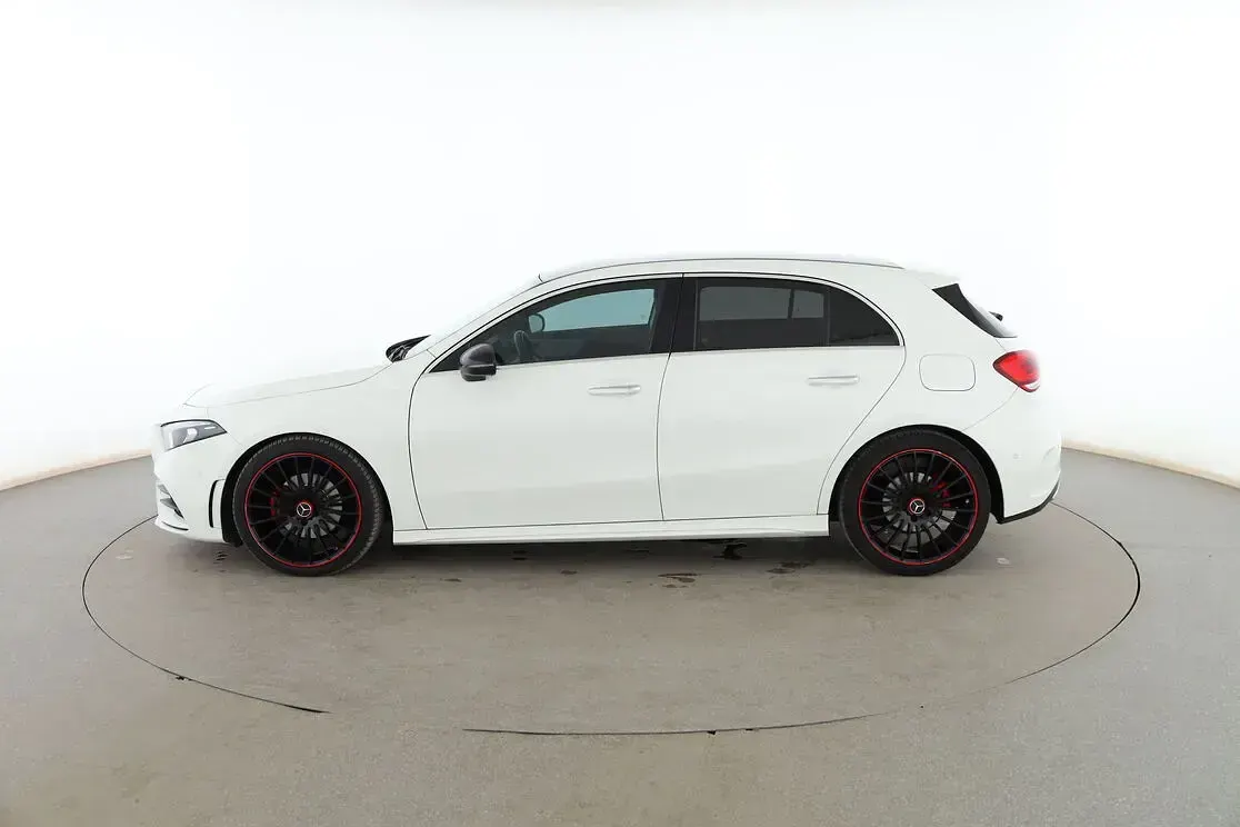 Usado Mercedes A200 AMG line 150 CV (110 kW) 2022 Blanco Berlina