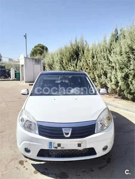Usado Dacia Sandero Lauréate 75 CV (55 kW) 2012 Blanco Berlina