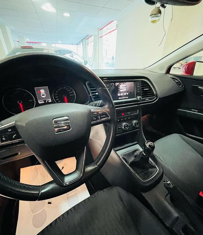 Usado Seat Leon Style 110 CV (80 kW) 2016 Rojo Utilitario