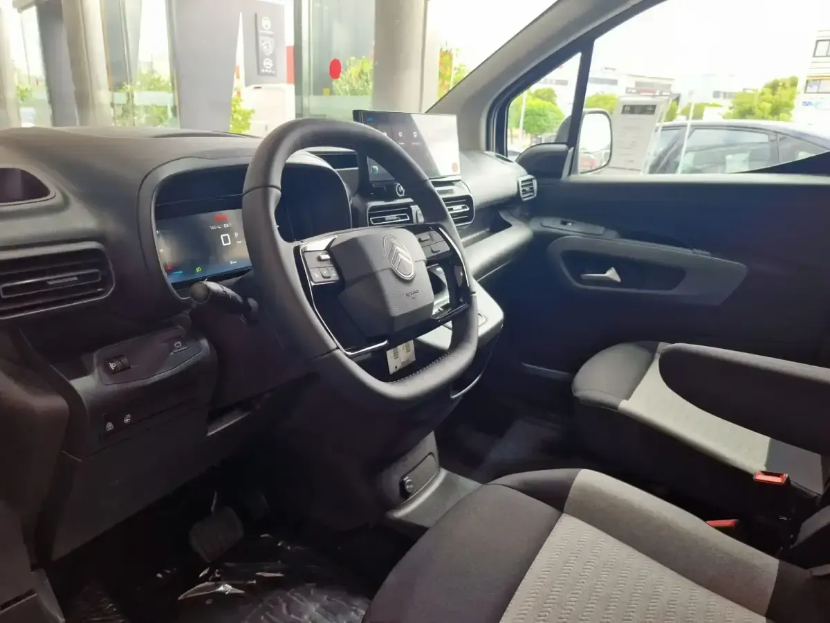 Nuevo Citroën Berlingo 131 CV (96 kW) 2026 Gris Monovolumen