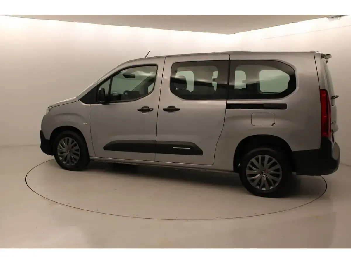 Usado Citroën Berlingo 130 CV (95 kW) 2025 Gris Monovolumen