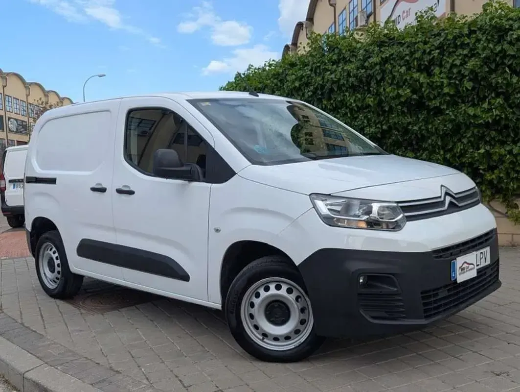 Usado Citroën Berlingo 102 CV (75 kW) 2021 Blanco Monovolumen