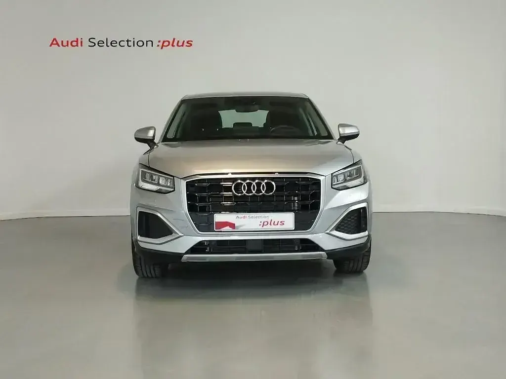 Usado Audi Q2 Advanced Plus 116 CV (85 kW) 2025 Gris / plata SUV