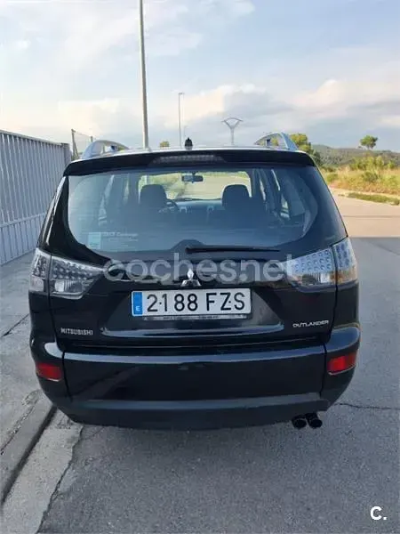 Usado Mitsubishi Outlander Intense 140 CV (102 kW) 2007 Negro SUV