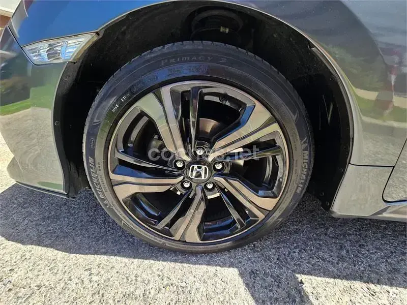 Usado Honda Civic Elegance 129 CV (94 kW) 2018 Gris / plata Berlina