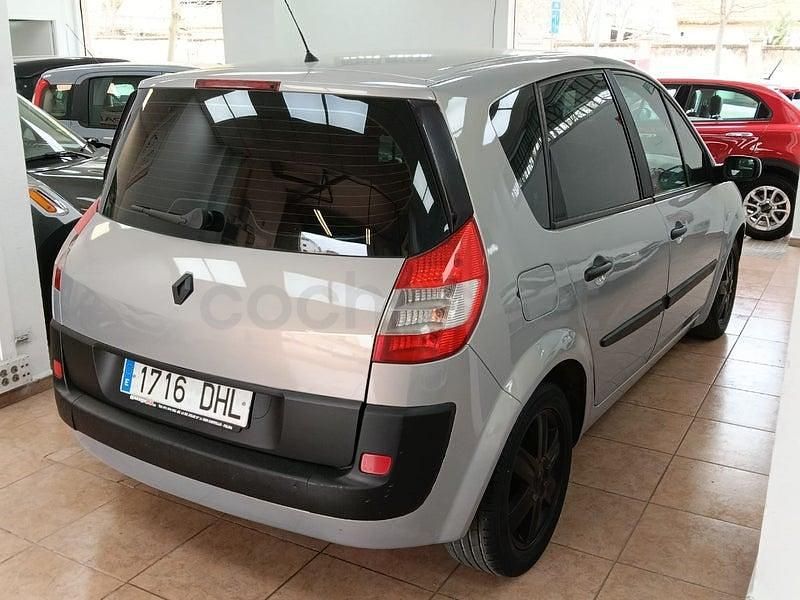 Usado Renault Scénic II Dynamique 105 CV (77 kW) 2005 Gris / plata Monovolumen