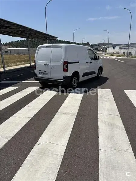 Usado Opel Combo 100 CV (73 kW) 2024 Blanco Monovolumen