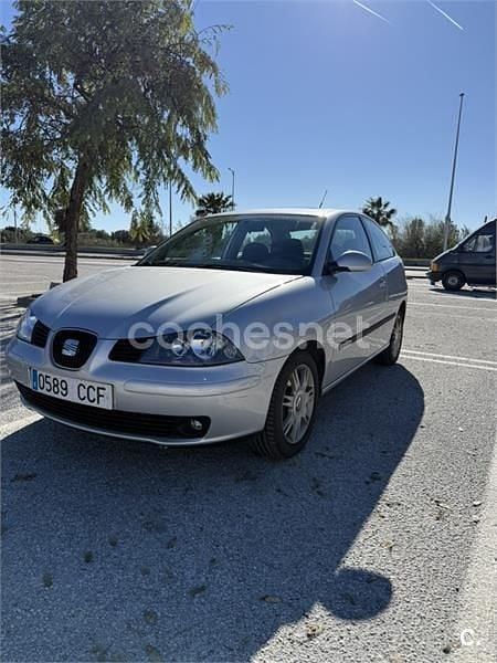 Gris / plata Usado 2002 Seat Ibiza Stella Berlina | 3900 € (Caro) - Imagen 1/4
