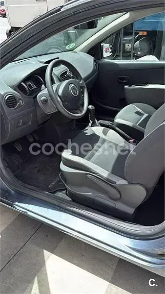 Usado Renault Clio II Expression 75 CV (55 kW) 2011 Azul Berlina