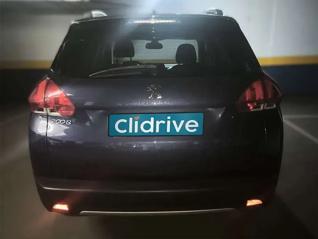 Usado Peugeot 2008 Allure 120 CV (88 kW) 2014 Azul SUV
