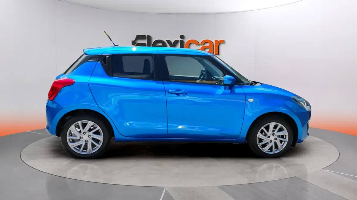 Usado Suzuki Swift 83 CV (61 kW) 2021 Azul Utilitario