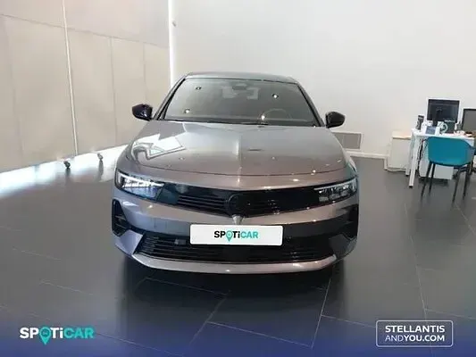 Usado Opel Astra 130 CV (95 kW) 2025 Gris / plata Utilitario