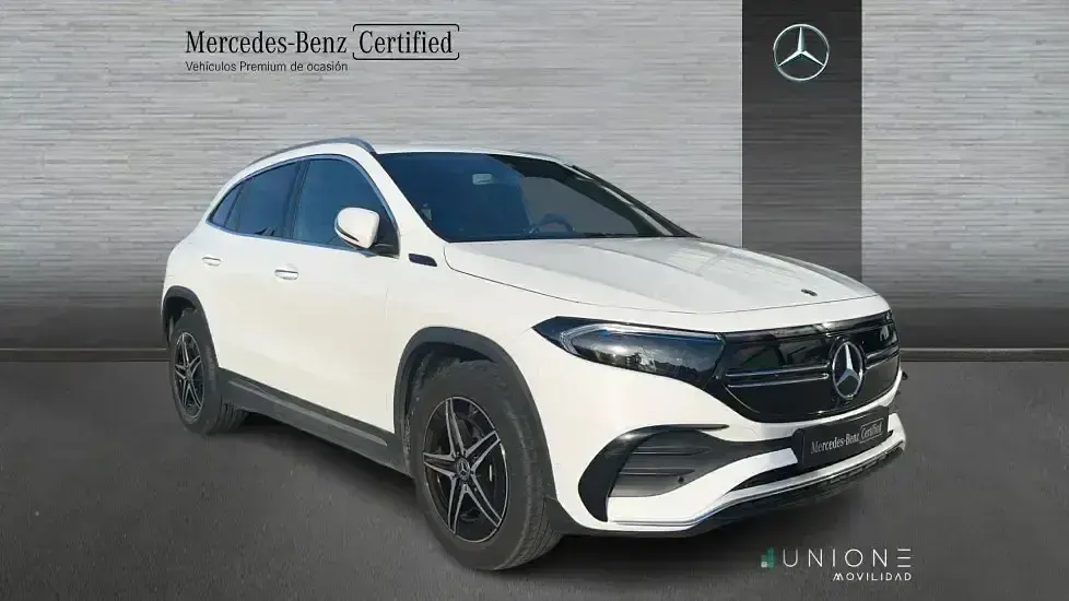 Begagnad Mercedes EQA250 AMG line 139 kW (190 HK) 2022 Vit SUV