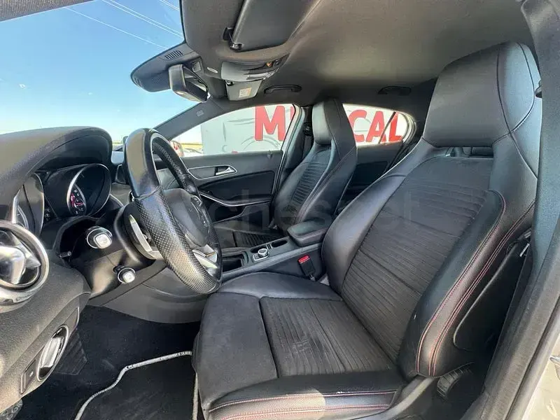 Usado Mercedes GLA200 136 CV (100 kW) 2019 Blanco SUV