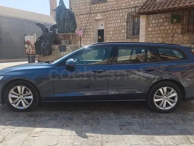 Usado Volvo V60 Momentum 150 CV (110 kW) 2019 Azul Familiar