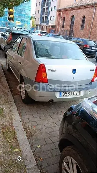 Usado Dacia Logan Lauréate 90 CV (66 kW) 2006 Gris / plata Berlina