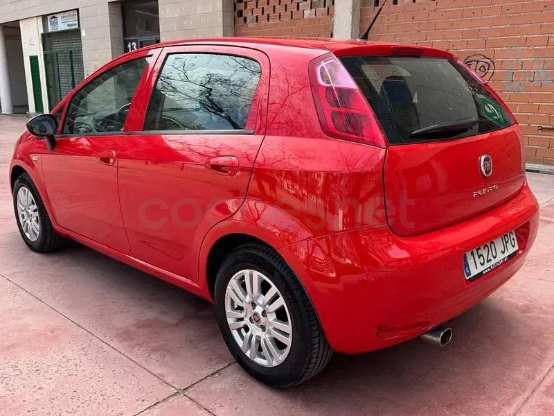Käytetty Fiat Punto Pop 69 HP (50 kW) 2016 Punainen Viistoperä
