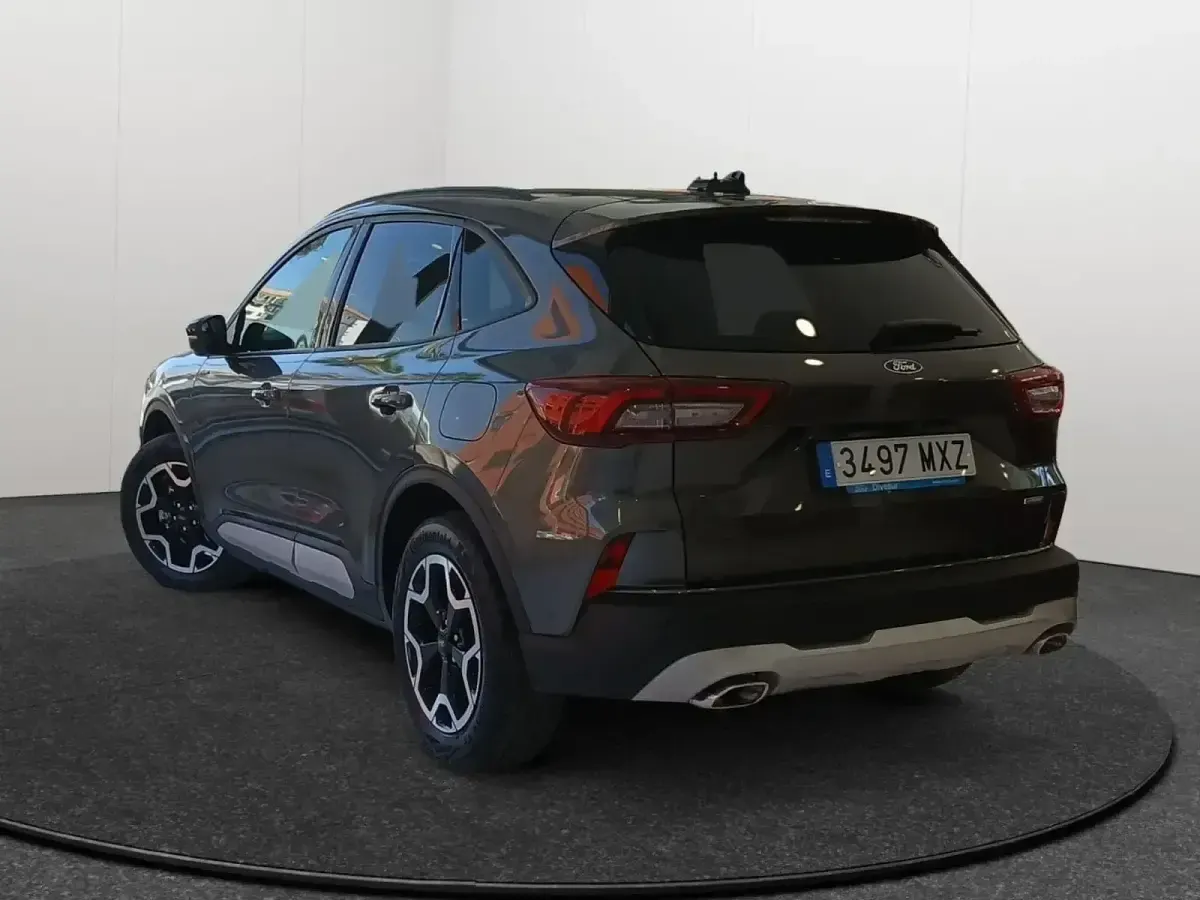Usado Ford Kuga Active X 180 CV (132 kW) 2025 Gris / plata SUV