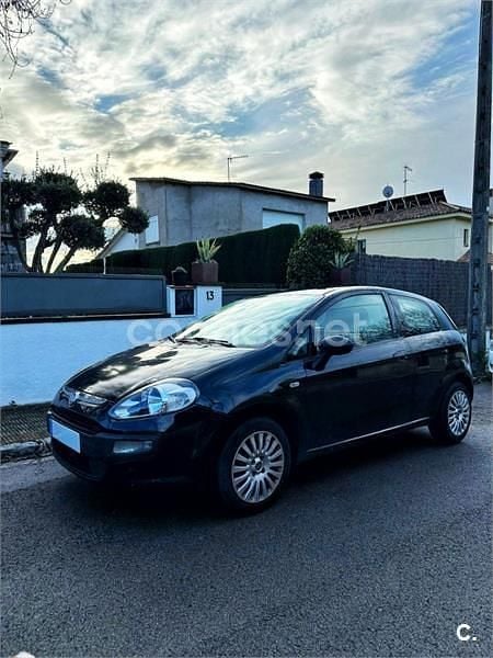 Usado Fiat Punto Active 77 CV (56 kW) 2010 Negro Utilitario