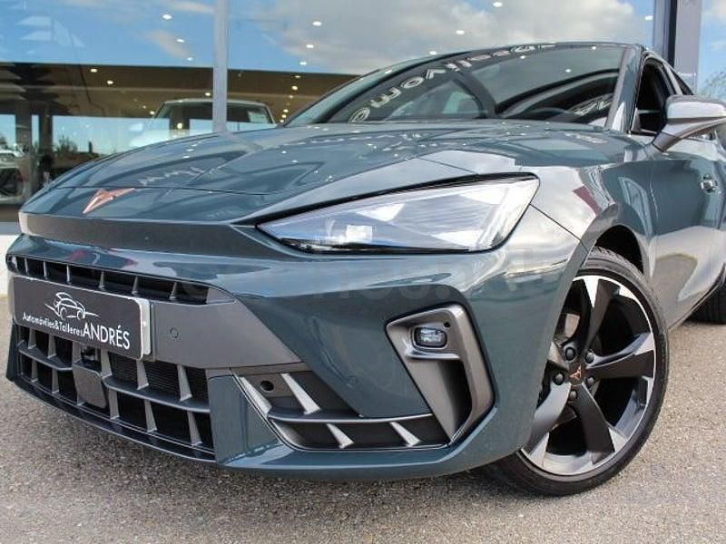 Usado Cupra Leon 150 CV (110 kW) 2024 Azul Berlina