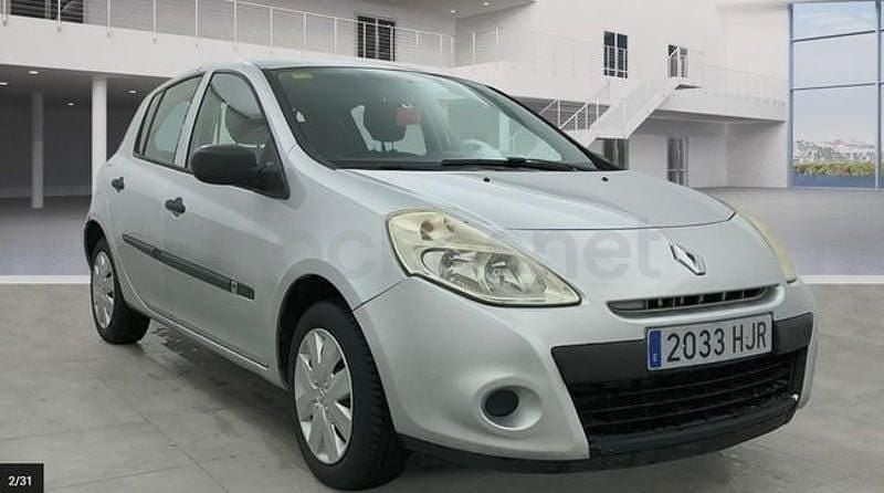 Usado Renault Clio IV 75 CV (55 kW) 2012 Gris / plata Berlina