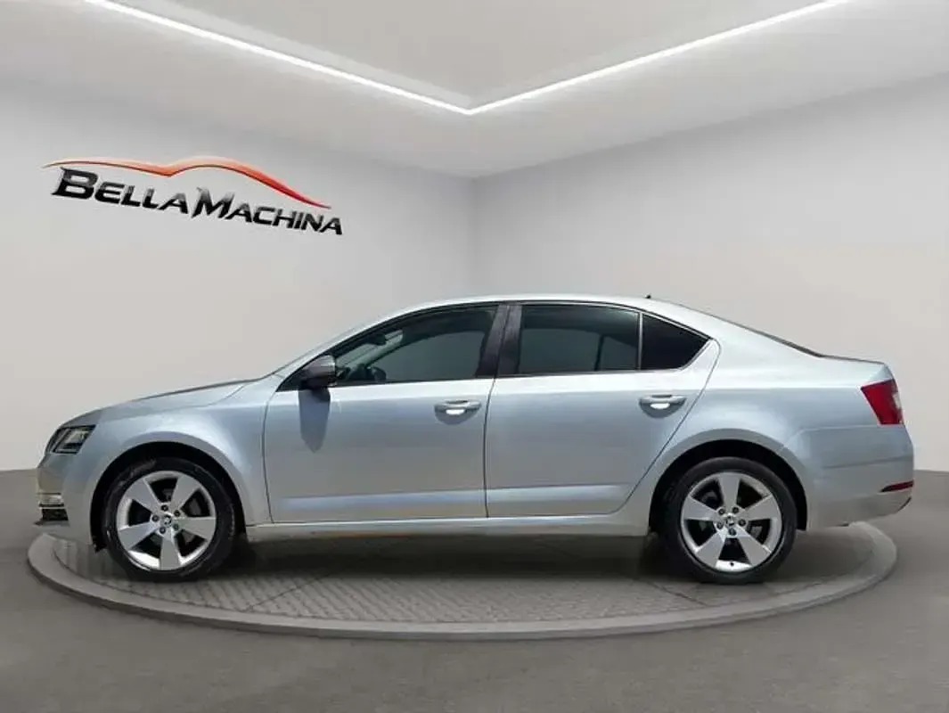 Usado Skoda Octavia Ambition 150 CV (110 kW) 2019 Gris Utilitario