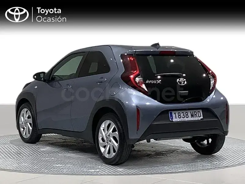 Usado Toyota Aygo X Play 72 CV (52 kW) 2024 Gris / plata SUV