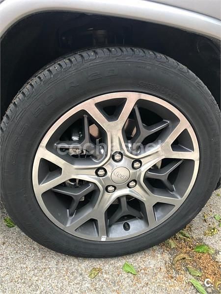 Usado Jeep Grand Cherokee Overland 250 CV (183 kW) 2019 Gris / plata SUV