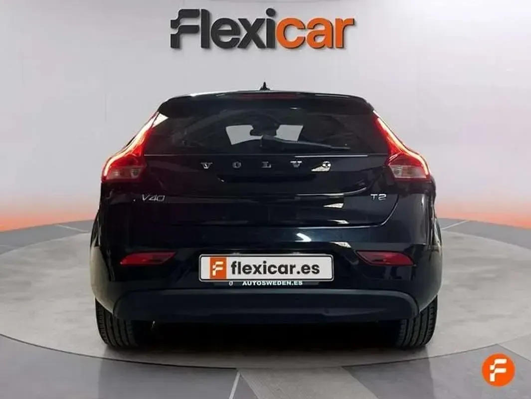 Occasion Volvo V40 Momentum 122 PK (89 kW) 2018 Zwart Hatchback