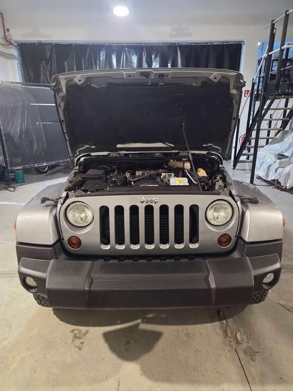 Usado Jeep Wrangler Sahara 200 CV (147 kW) 2013 Plateado SUV