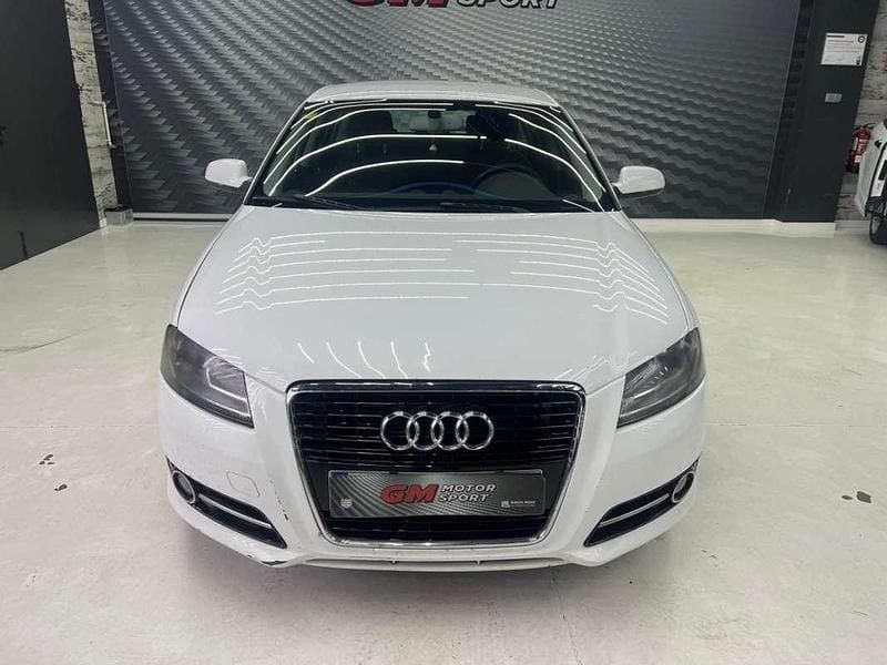 Usado Audi A3 Sportback Attraction 140 CV (102 kW) 2012 Blanco Utilitario