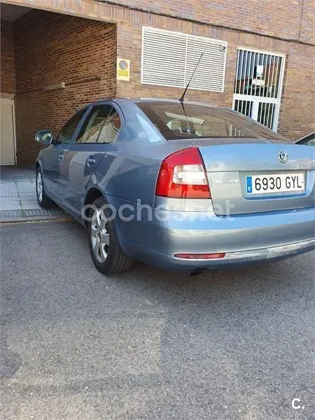 Usado Skoda Octavia 105 CV (77 kW) 2010 Azul Berlina