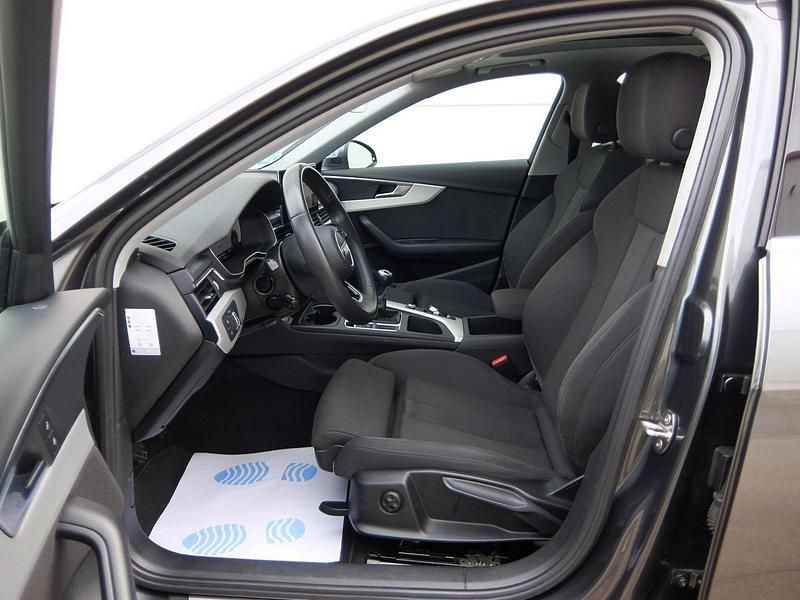 Usado Audi A4 S-Line 150 CV (110 kW) 2022 Gris / plata Familiar