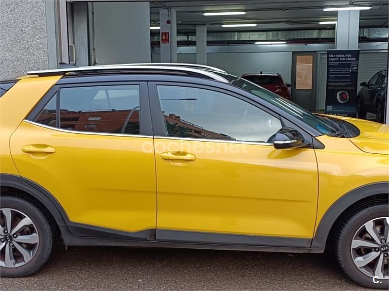 Usado Kia Stonic 100 CV (73 kW) 2020 Amarillo SUV