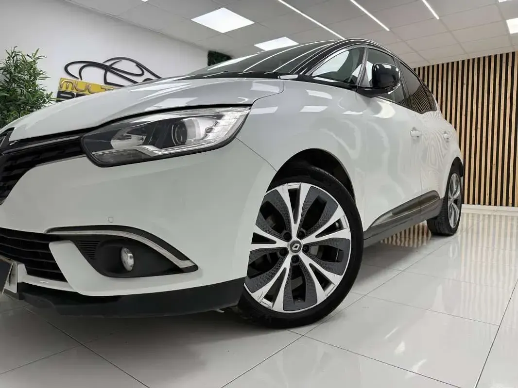 Usado Renault Scénic IV Zen 131 CV (96 kW) 2017 Blanco Monovolumen