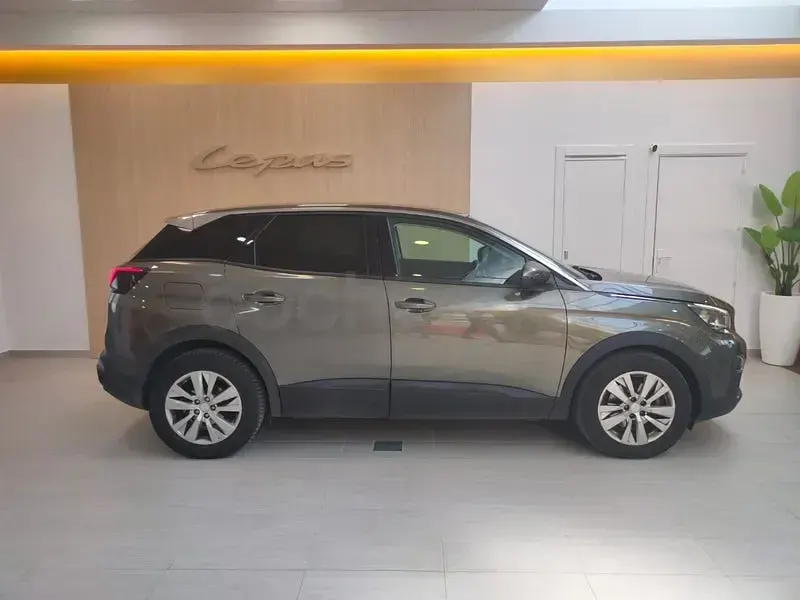 Usado Peugeot 3008 Active 120 CV (88 kW) 2017 Gris / plata SUV