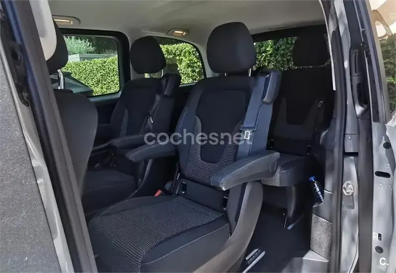 Usado Mercedes V220 163 CV (119 kW) 2025 Gris / plata Monovolumen