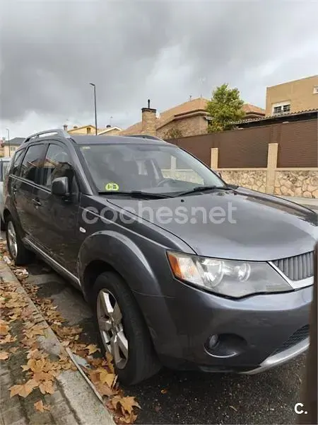 Usado Mitsubishi Outlander Intense+ 140 CV (102 kW) 2008 Gris / plata SUV