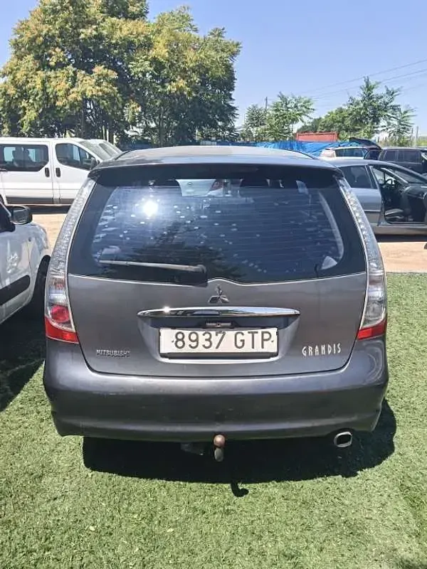 Usado Mitsubishi Grandis Intense+ 136 CV (100 kW) 2010 Gris Monovolumen