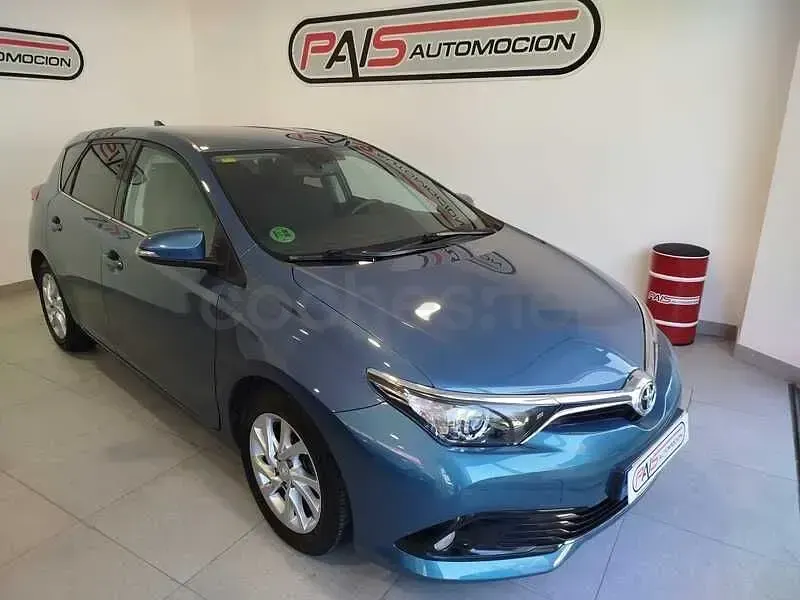 Usado Toyota Auris Active 116 CV (85 kW) 2016 Azul Berlina
