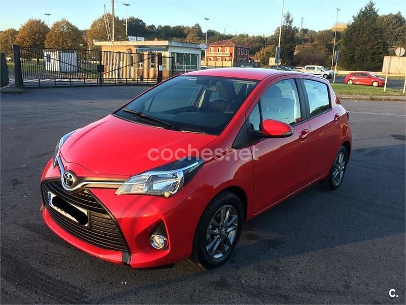 Rojo Usado 2016 Toyota Yaris City Berlina | 9900 € (Precio justo) - Imagen 1/4