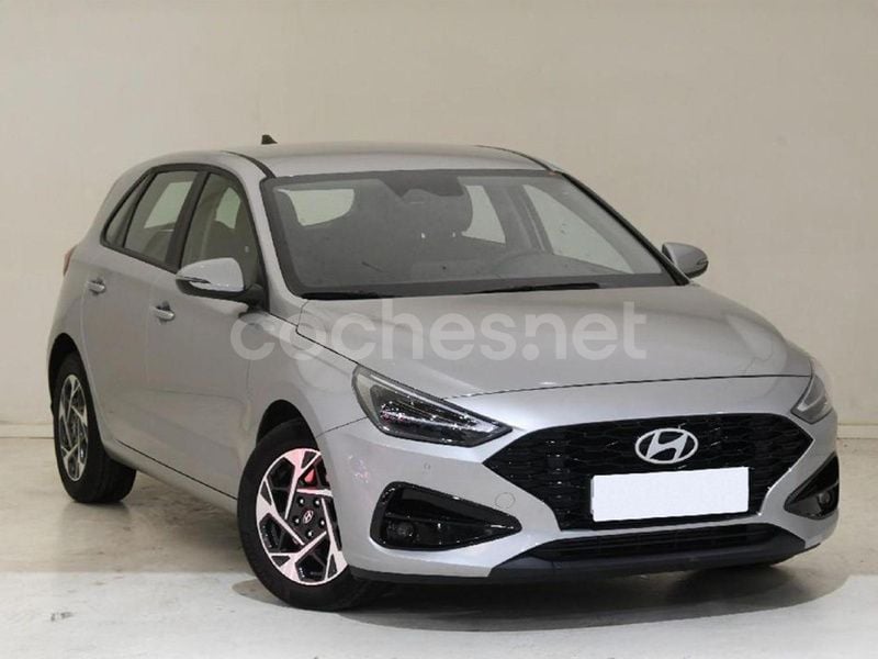 Gris / plata Usado 2024 Hyundai i30 Berlina | 23.300 € (Caro) - Imagen 1/4