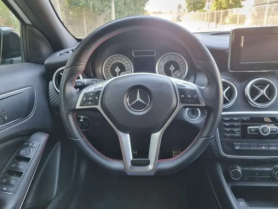 Usado Mercedes A180 AMG line 122 CV (89 kW) 2013 Blanco Utilitario